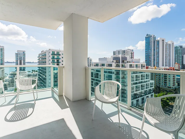 25 Biscayne Park — Photo 8