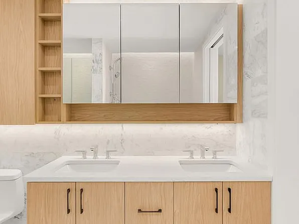 221 East 48th Street image 13 of 24