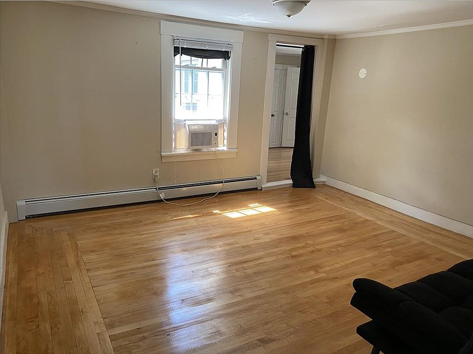 2nd image of 61 Carlisle St #3