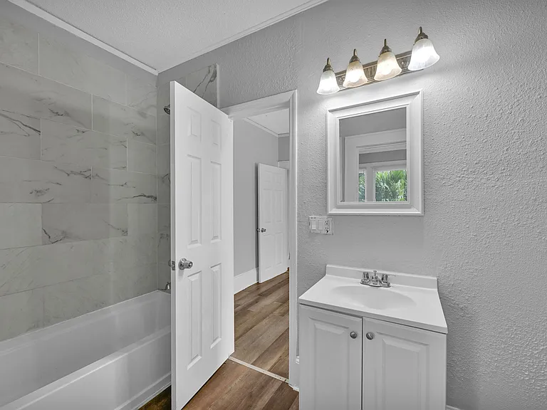 326 Basswood St — Photo 15