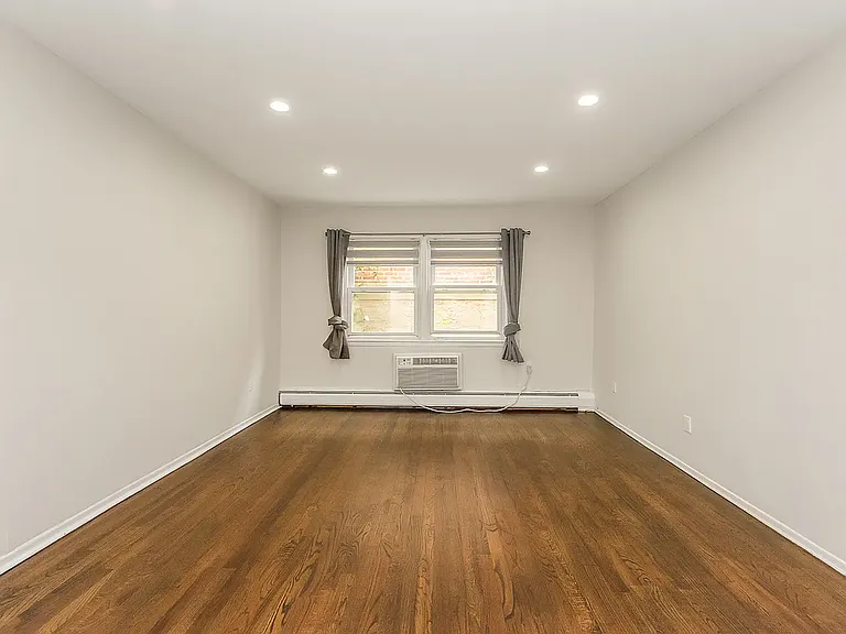 25-02 Crescent St #1 — Photo 3