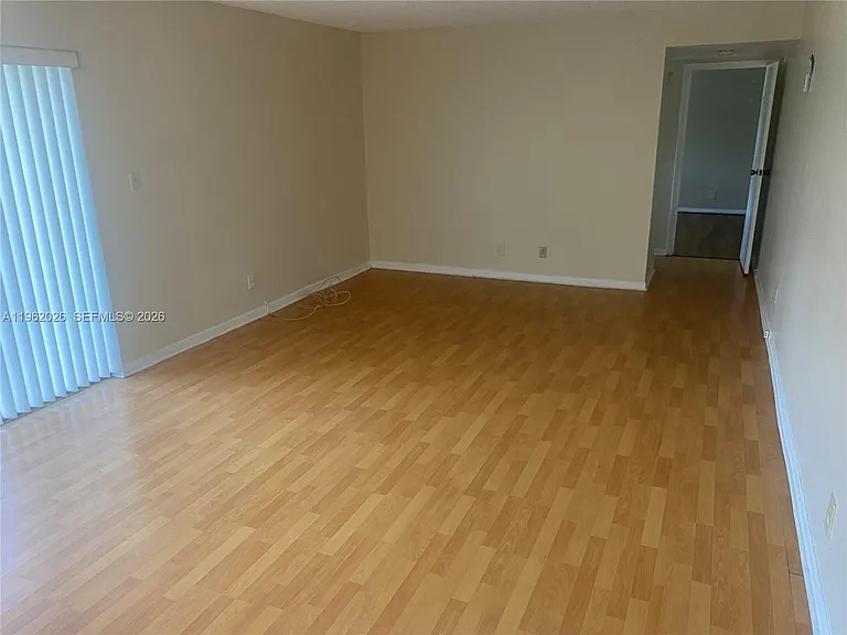 335 W Laurel Dr #1M — Photo 7
