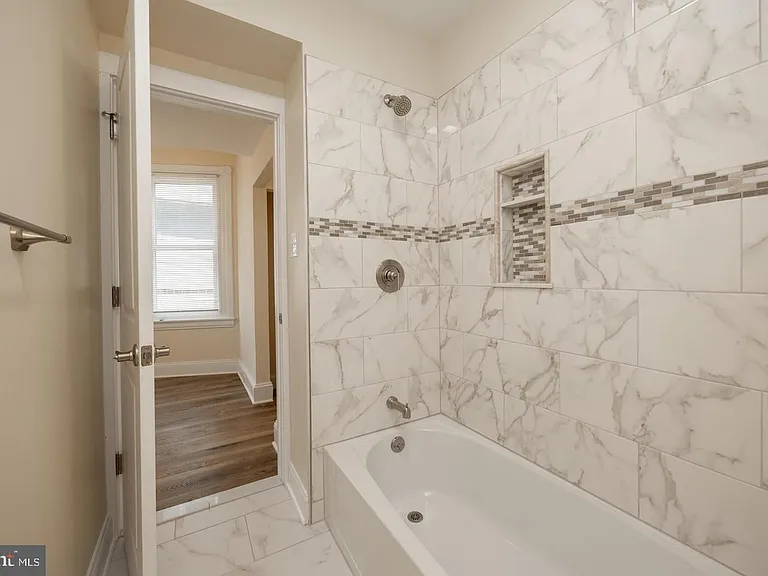 325 W Barnard St W — Photo 11