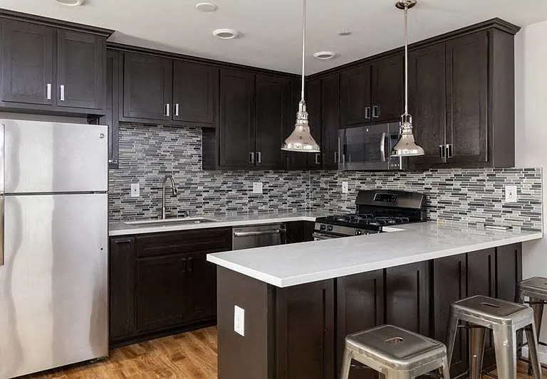 1168 W 36th Pl — Photo 9