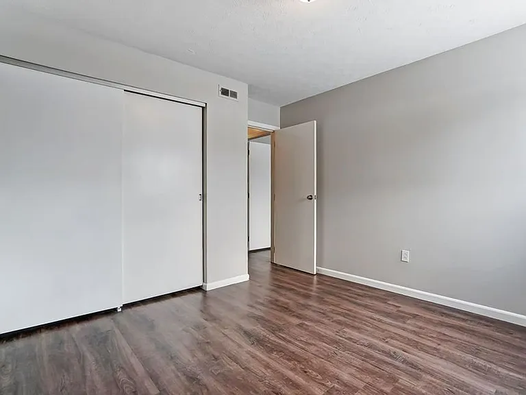 722 Collins Ave — Photo 6