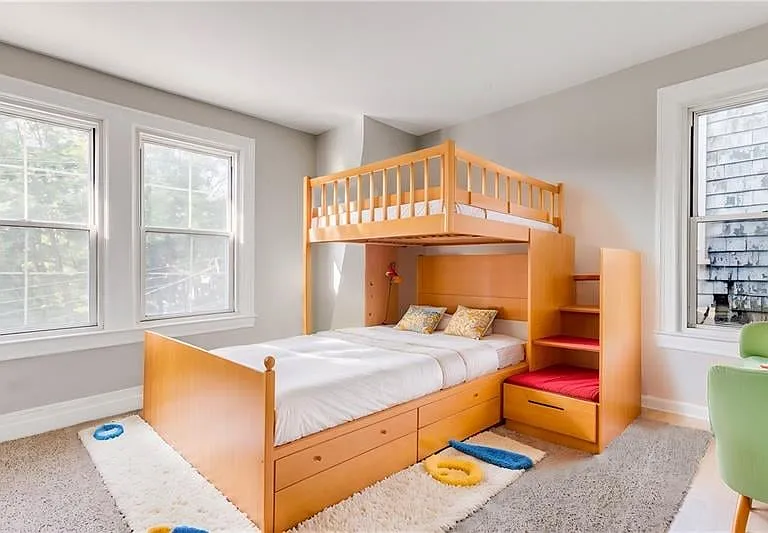 211 W Burgess St — Photo 17
