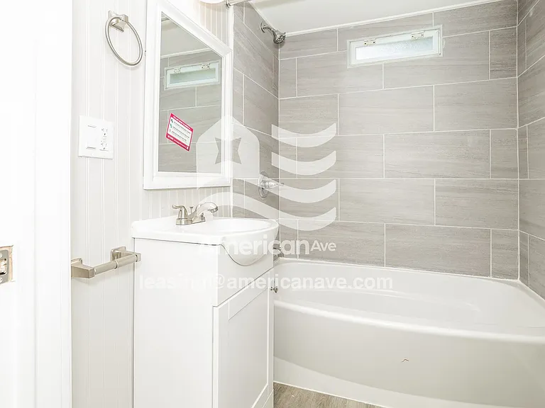 790328_008_main_bathroom_13925849.jpg