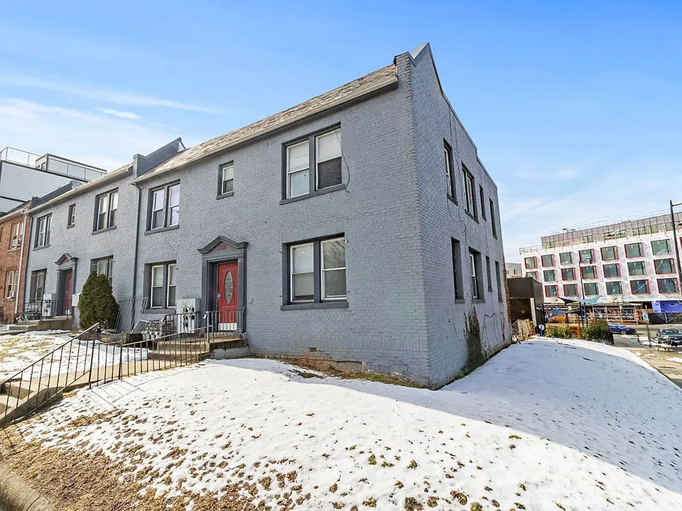 1150 17th St NE