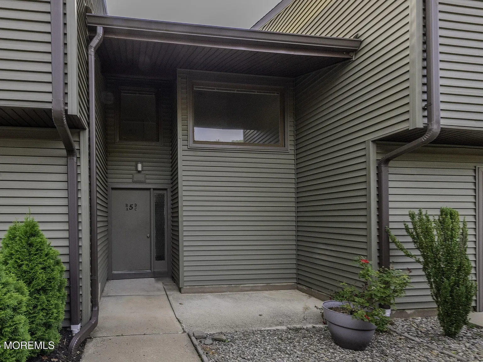 2 bed, 2.0 bath, 1142 sqft, $3,300 — Photo 1