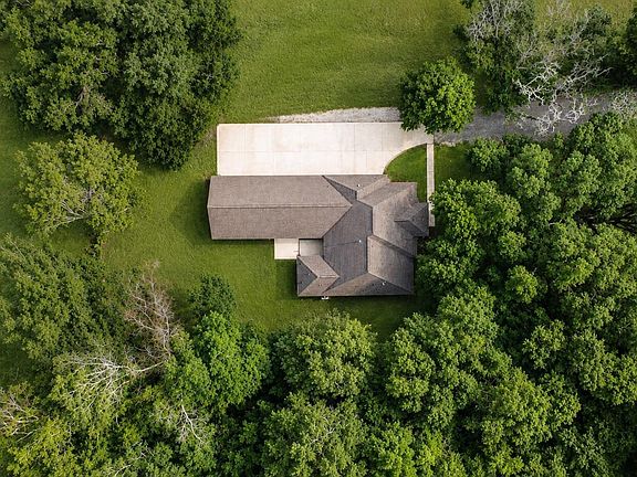 2nd image of 18137 Greenwell Springs Rd