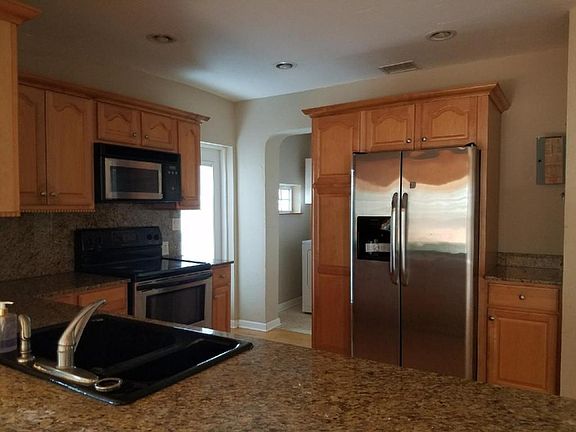 1640 cleveland st 2017 kitchen (good)