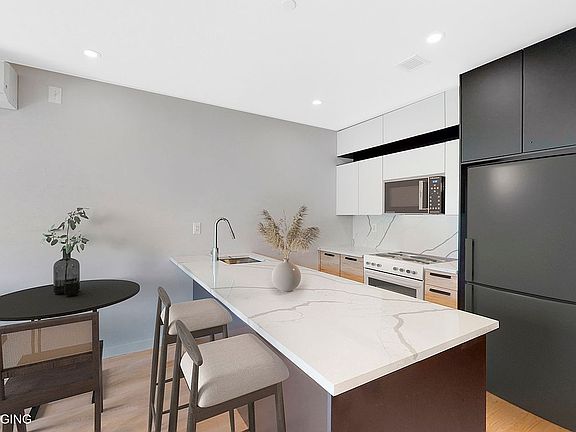 2nd image of 410 Fenimore St Unit Garden