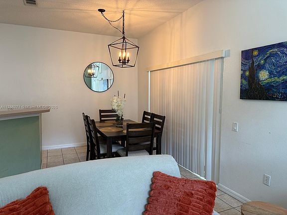 5th image of 1013 Park Ridge Cir