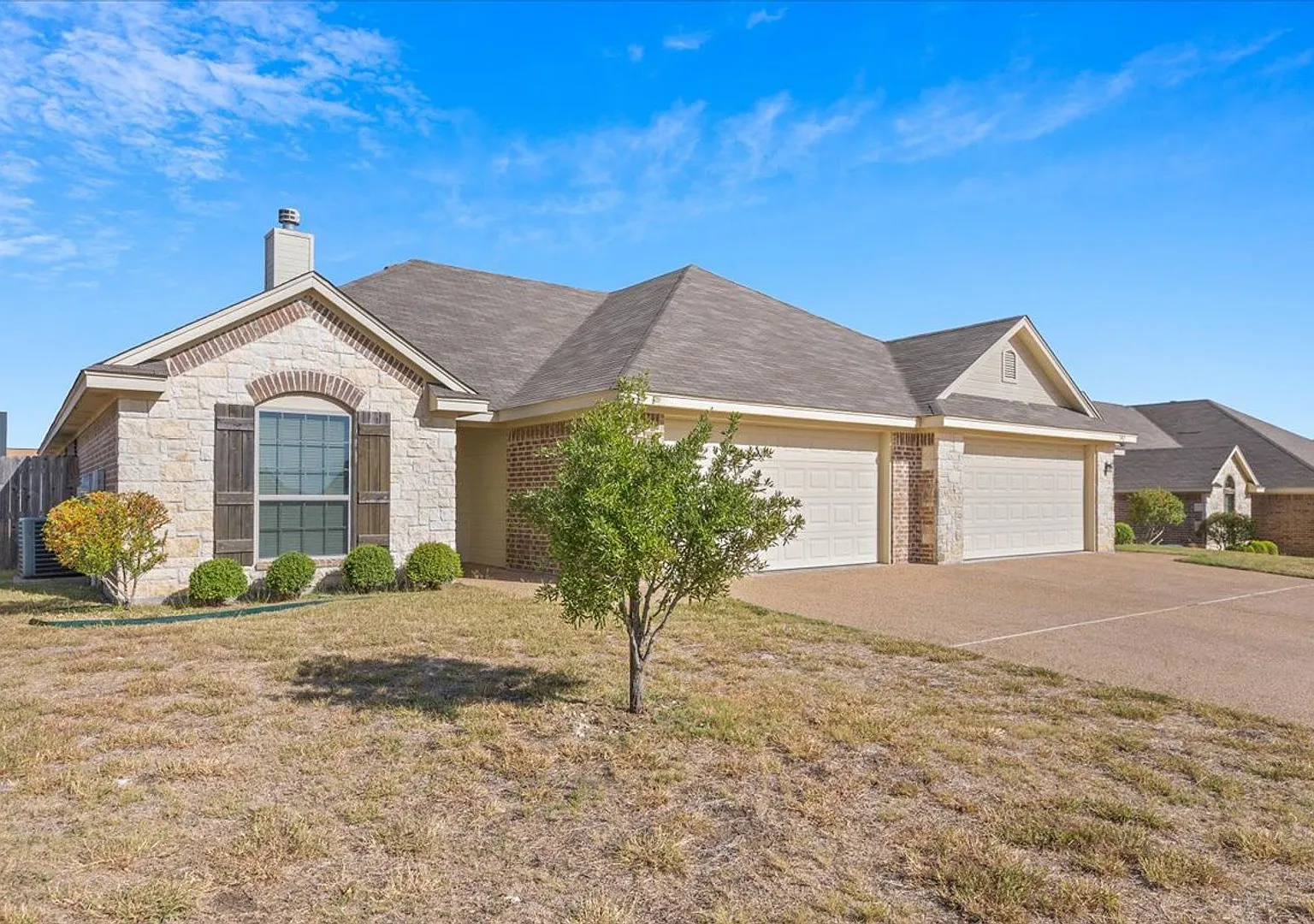 3BR / 2BA Duplex in Hewitt, Texas | Midway ISD — Photo 1