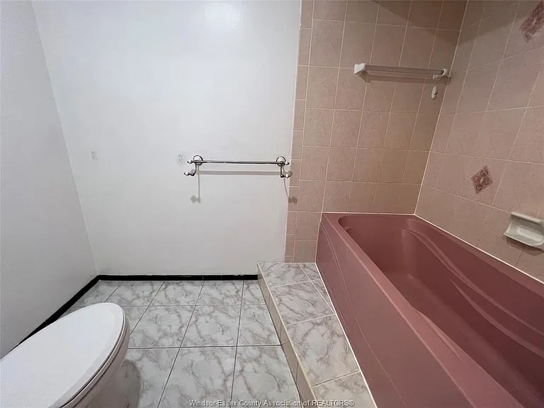 3052 Lauzon Rd #FRONT — Photo 12