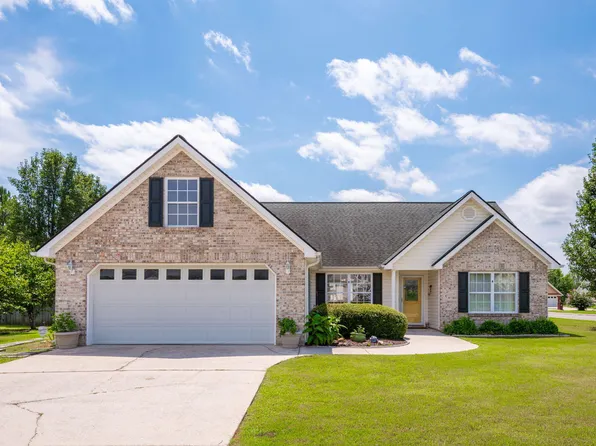 407 Century Station Dr, Rossville, GA 30741