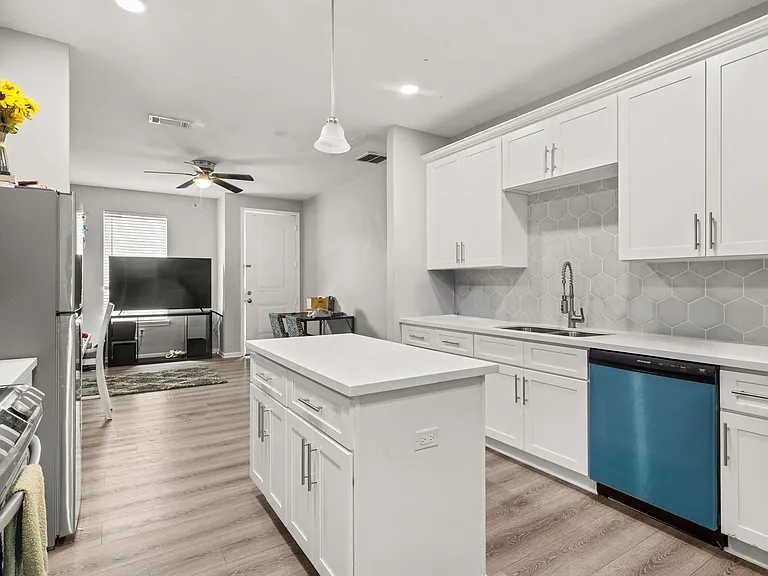 8534 Woodlyn Rd #A — Photo 24