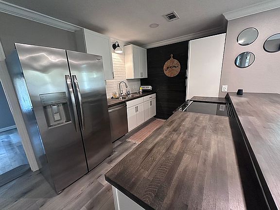 4th image of 12546 Main St