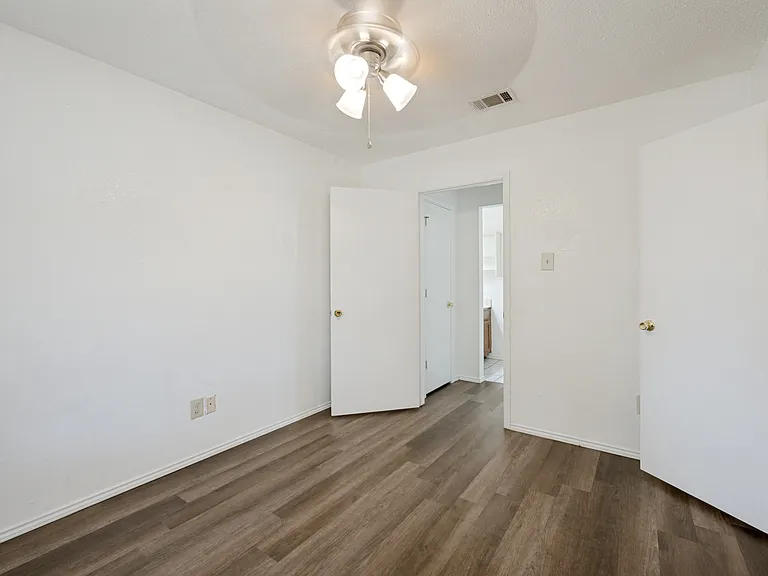 5431 Wild West Dr — Photo 17