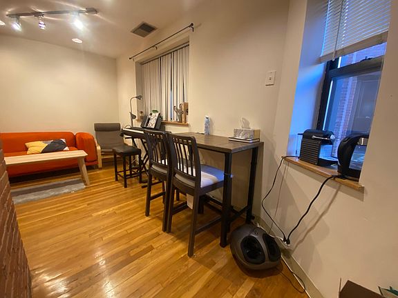 4th image of 79 Gainsborough St Unit 106