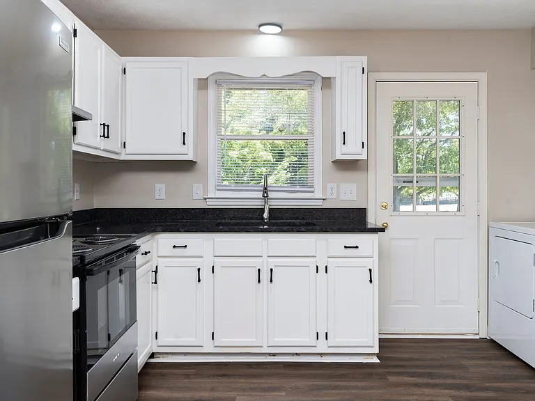 450 Cedar Ave #6 — Photo 12