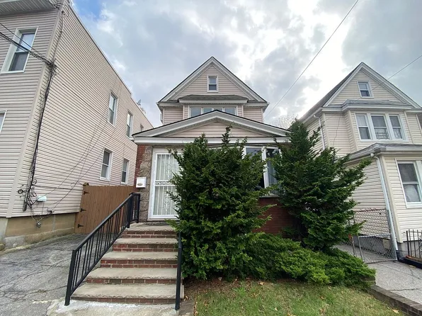 66-18 53rd Rd, Maspeth, NY 11378