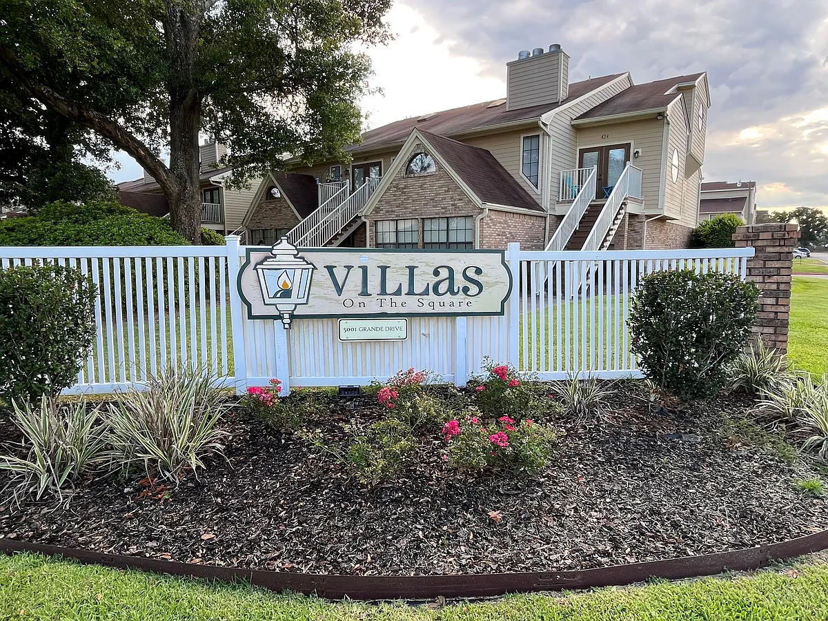 Photo 1 of 17 - 5001 Grande Dr #911 - Pensacola, FL Villas on the Square Condominiums - 5001 Grande Dr #911