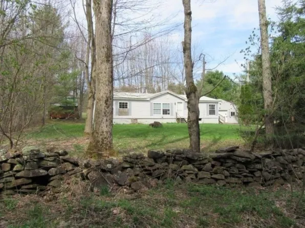 61 Creamery Rd, Oswego, NY 13126
