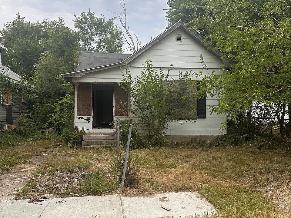 1st image of 137 E Oakley St