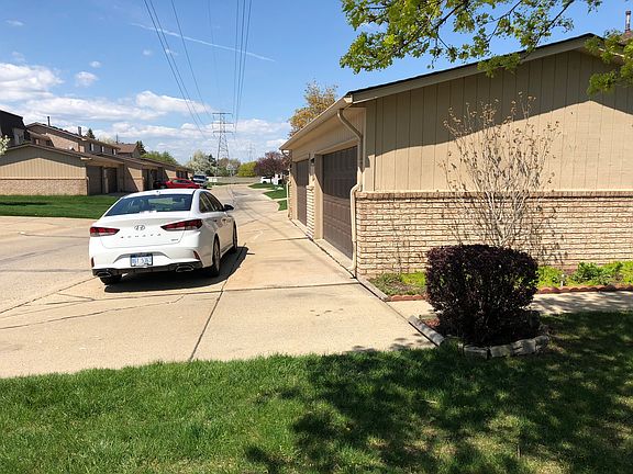 2nd image of 29400 Scarborough Dr
