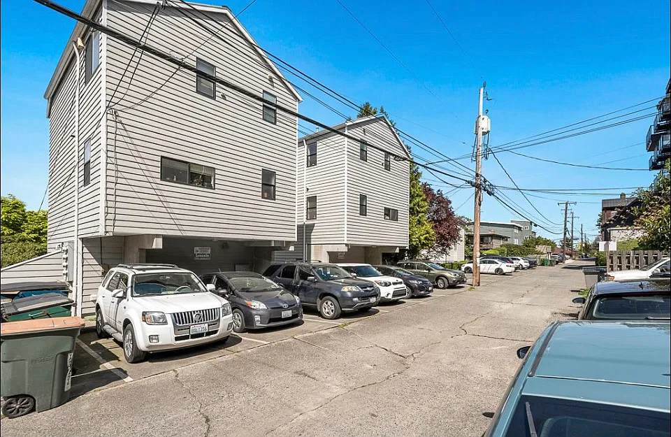 2 bed, 1.5 bath, 1118 sqft, $3,400 — Photo 2