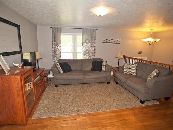 3rd image of 273 Amfield Ct