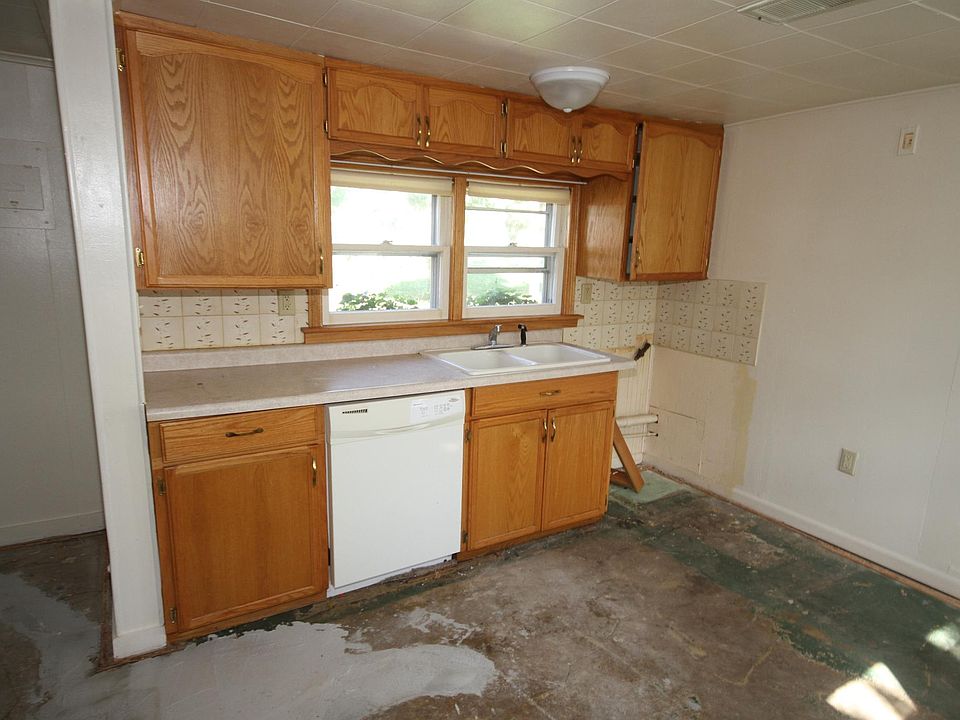 2nd image of 1020 Johnson St