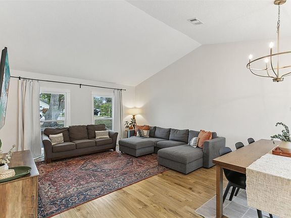 3rd image of 3775 Springhill Cir