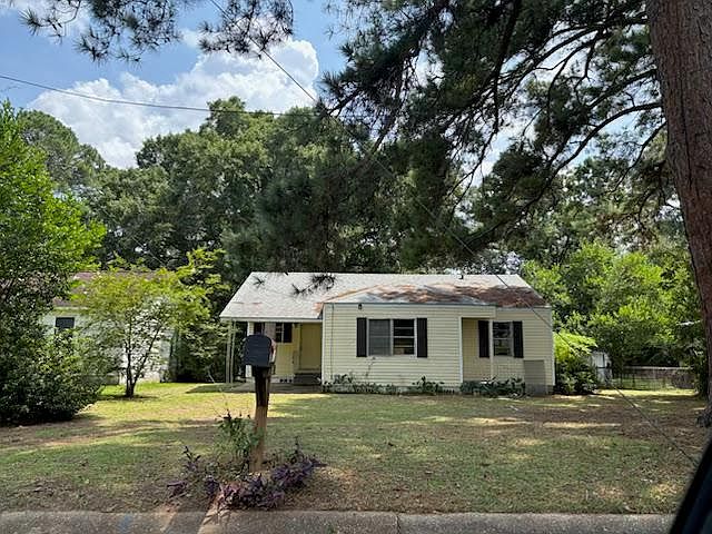 1st image of 111 Woods Dr