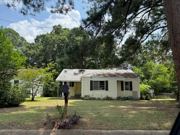 111 Woods Dr, Dothan, AL 36301