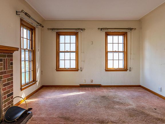5th image of 1137 Farrington St