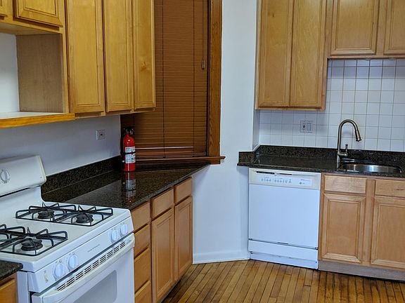 5th image of 3838 N Kenmore Ave #2