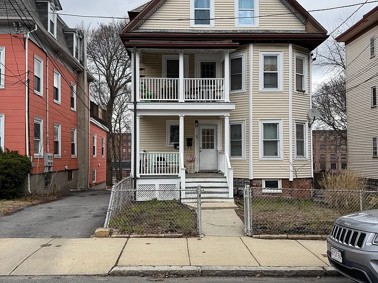 house with 1st floor deck area