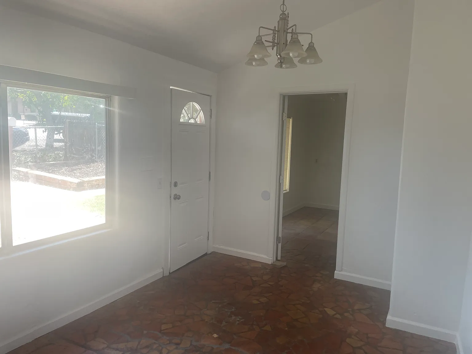 2 bed, 900 sqft, $1,400 — Photo 3