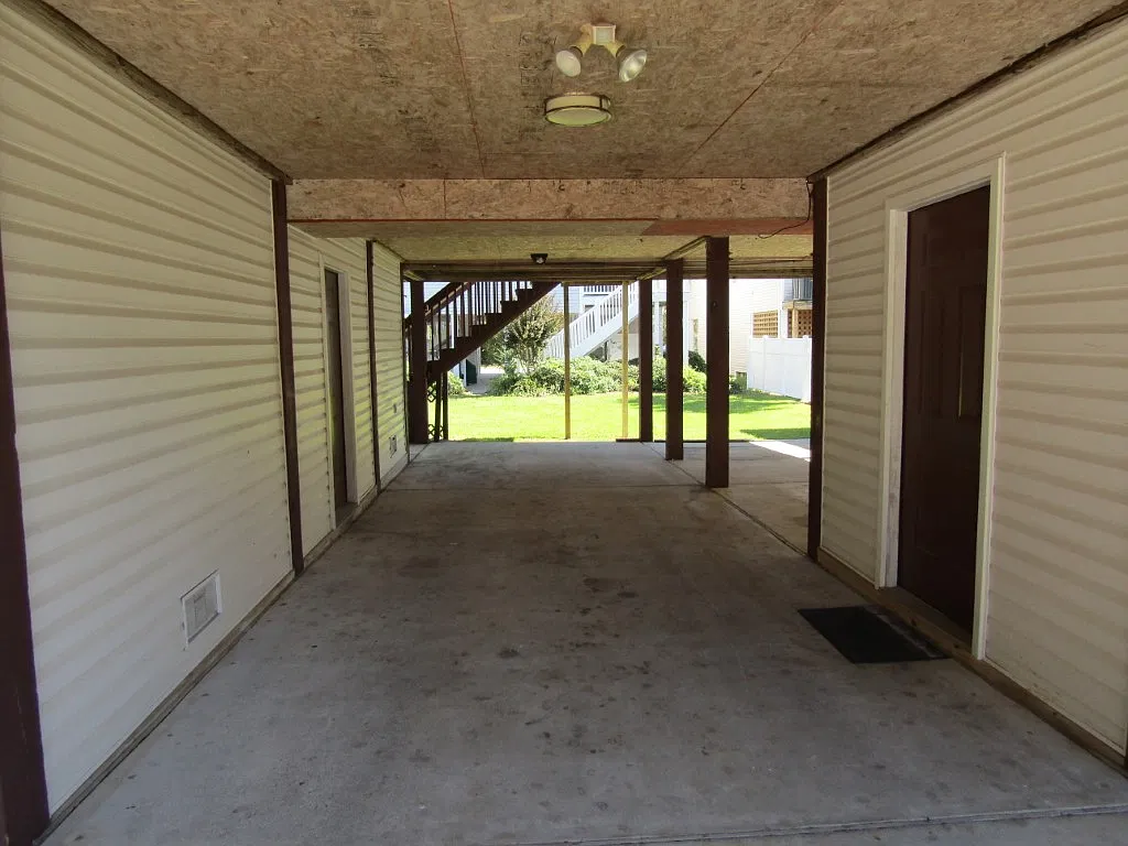 3 bed, 1300 sqft, $2,050 — Photo 3