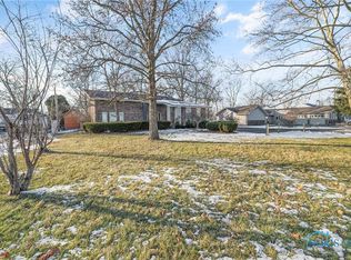 17716 W River Rd, Bowling Green, OH 43402