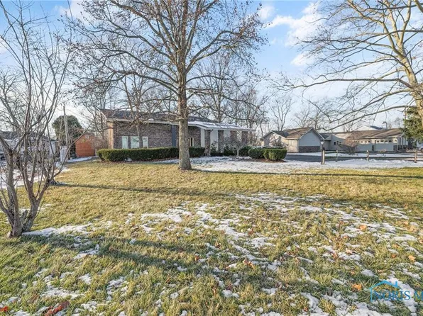 17716 W River Rd, Bowling Green, OH 43402