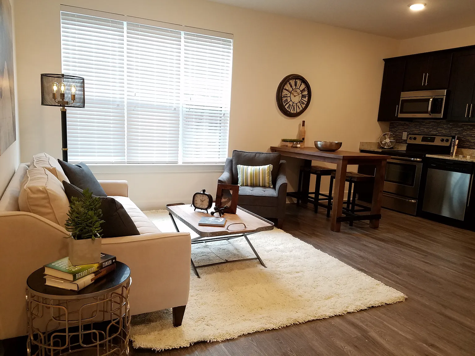 Mayfair West End — Photo 1