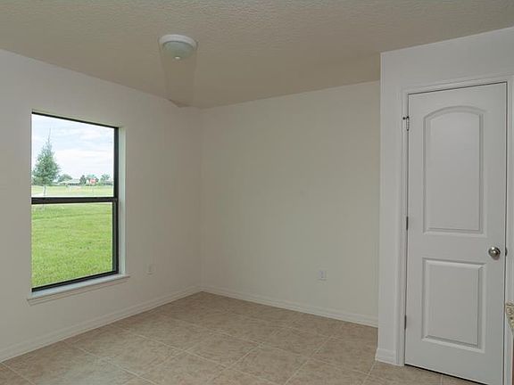 3rd image of 871 Woodlark Dr