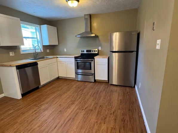 1424 Tangora Ln, Fayetteville, NC 28304