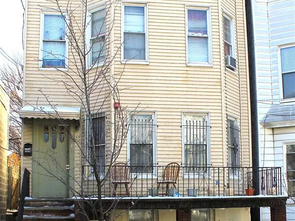 809 18th St, Union City, NJ 07087