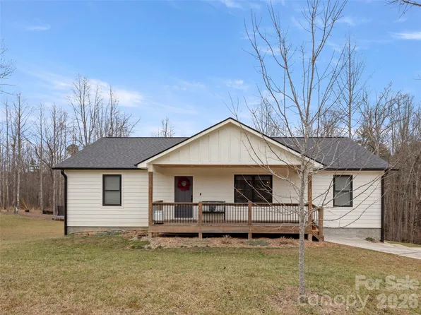 127 Walt Dr, Hendersonville, NC 28792