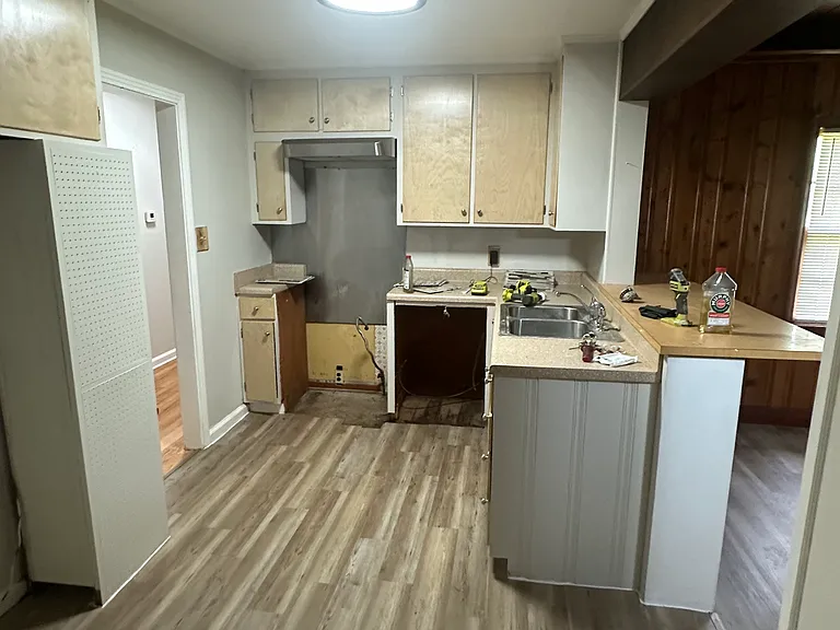 1801 Winston Dr — Photo 4