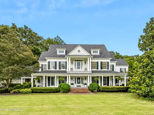 8800 Hunters Run Dr, Olive Branch, MS 38654